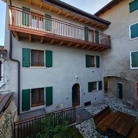 Casa Antico Borgo - Appartamento 1 Асенца ди Бренцоне Екстериор снимка